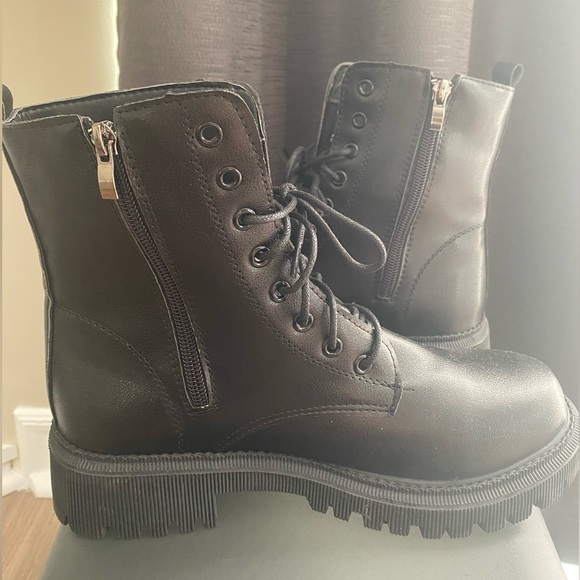 Unisex Minimalist Side Zipper Combat Boots - Picture 3 of 6